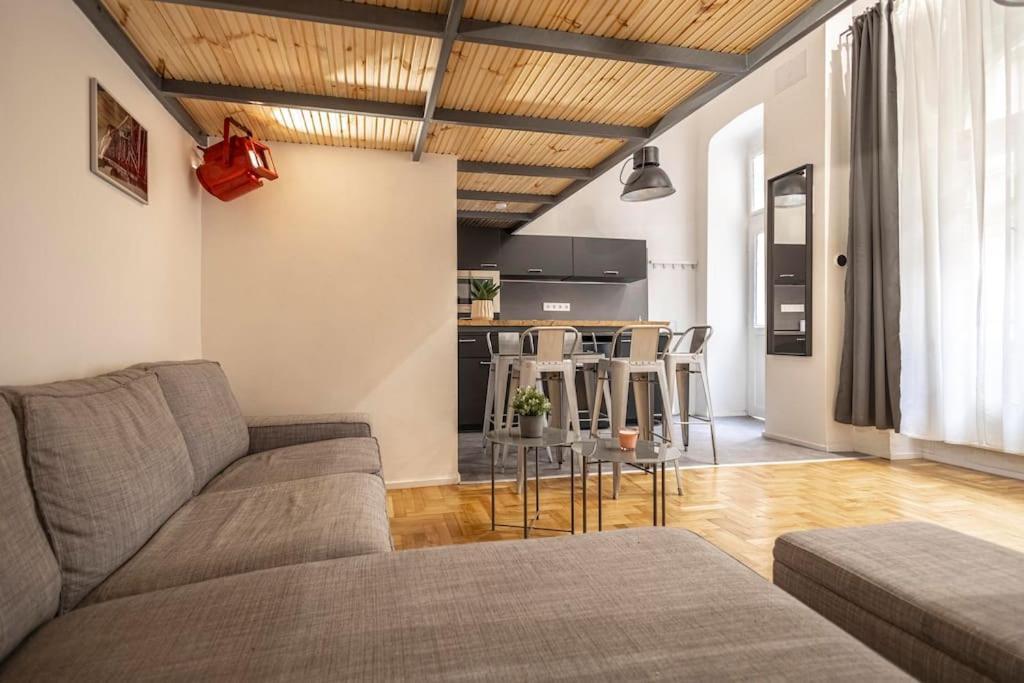 Industrial Westend Будапеща Екстериор снимка