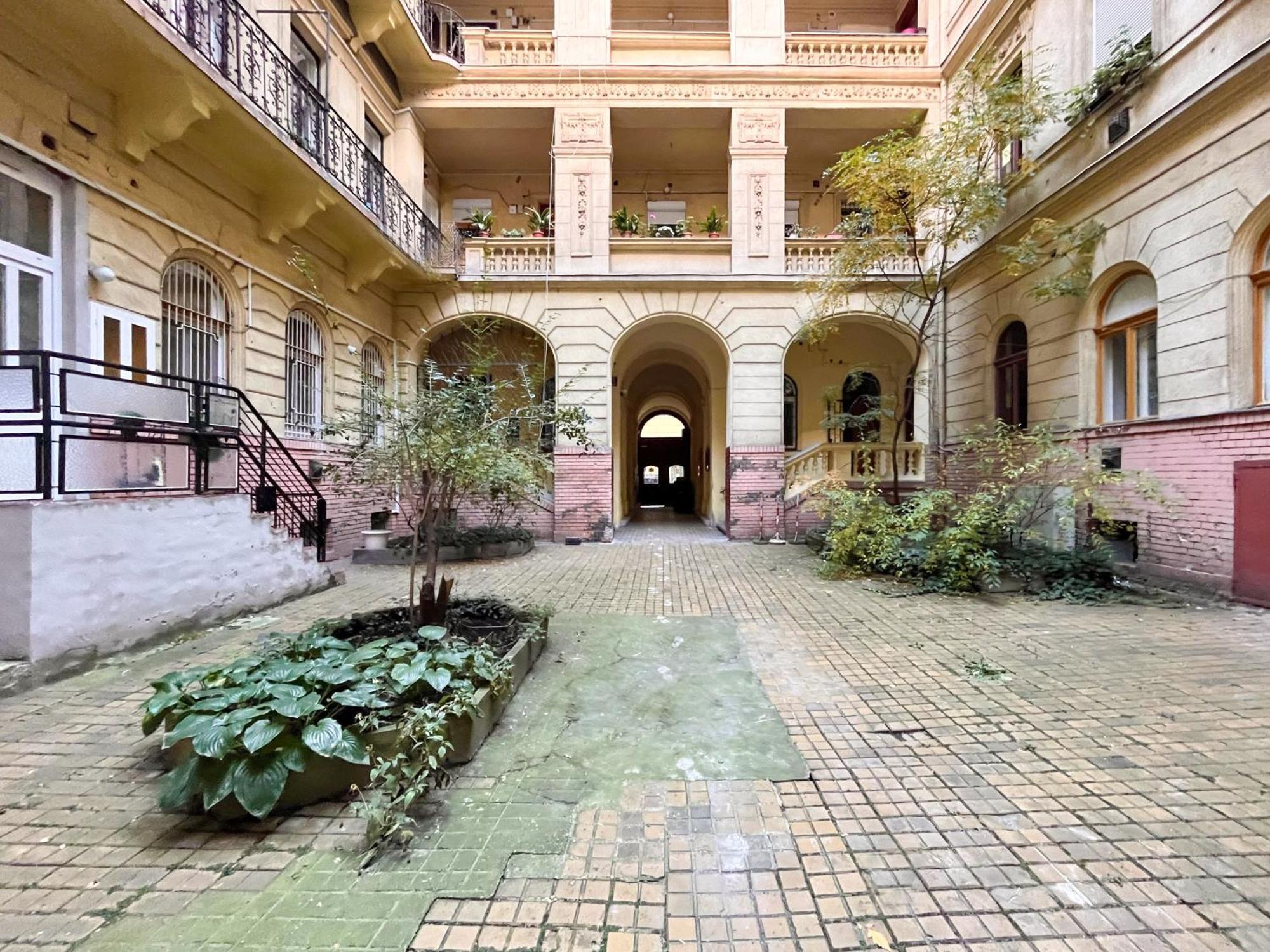 Industrial Westend Будапеща Екстериор снимка